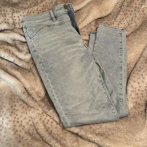 Light wash super stretch skinny jeans